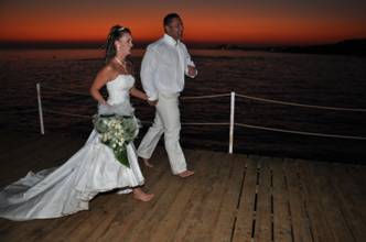 Свадебная церемония на голландской ветреной мельнице или на берегу моря на закате солнца (SPO.340)