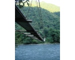 Подвесной мост, на деле оказавшийся прочнее, чем кажется (Абхазия).