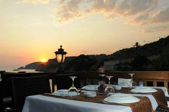 Свадебная церемония в Алании (Турция) в Ulaş Emirgan ресторане на закате солнца (SPO.340)